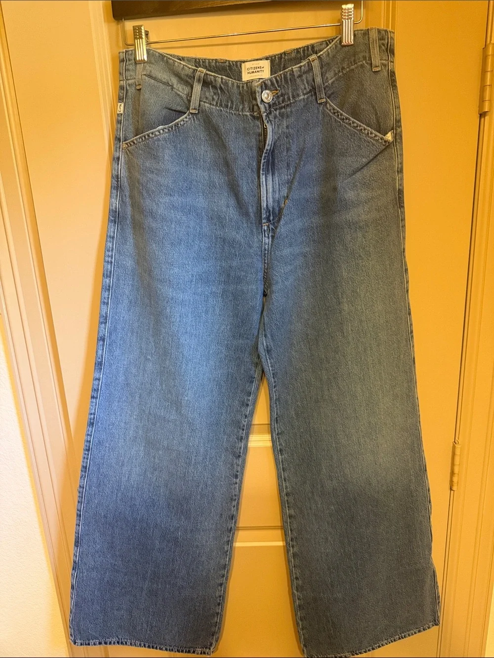 Citizens Of Humanity Relaxed Wide-Leg Jeans in Light Blue
